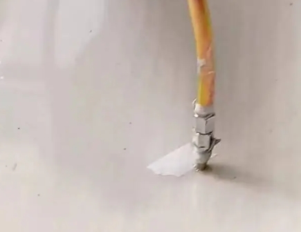 新津瓷砖空鼓维修公司专业解答在瓷砖铺贴过程中，如果使用的砂料过粗（如全部使用了粗砂），可能会导致以下问题